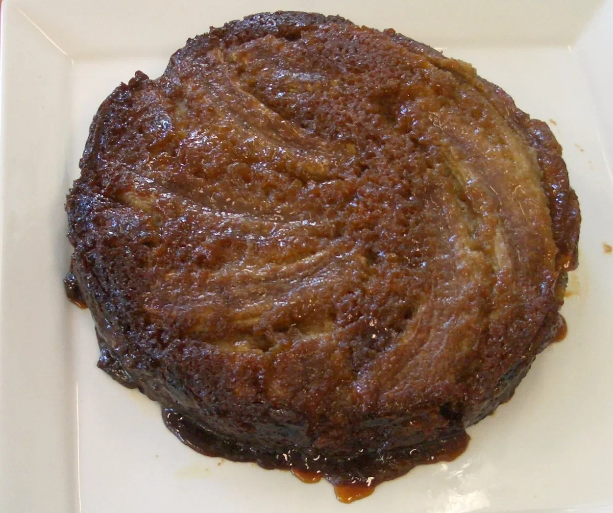 Upside-down caramelised banana cake